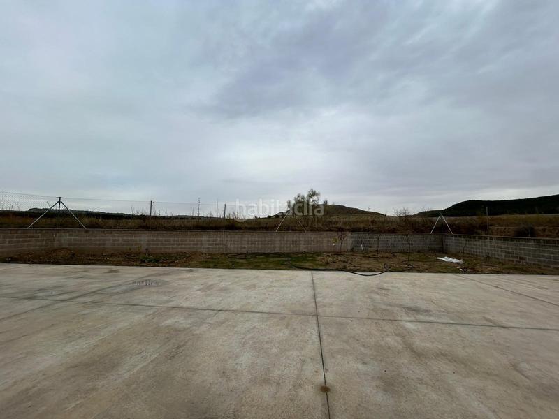 Foto cd53f8e7-e4ce-4c3f-b2f3-16c492117e79. Fabrikhalle in Villalbilla pueblo Villalbilla