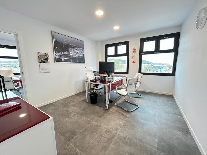 Foto e3754d9a-81f3-4b54-84d0-3dc5f845a6e0. Fabrikhalle in Villalbilla pueblo Villalbilla