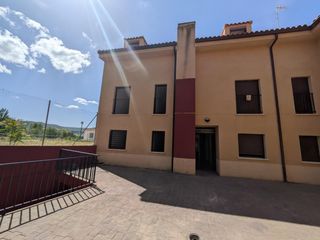 Piccolo appartamento in Armuña de Tajuña. Viviendas con garaje en armuña de tajuña.