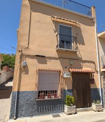 Semi detached house in Santorcaz. Casa en santorcaz con garaje