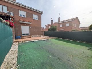 Casa aparellada a Pioz. Chalet pareado en pioz