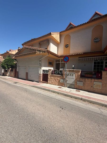 Foto be8db4d1-1f4d-4a83-aa7a-2fd75a344f3d. Reihenhaus mit heizung parking pool in Villalbilla pueblo Villalbilla