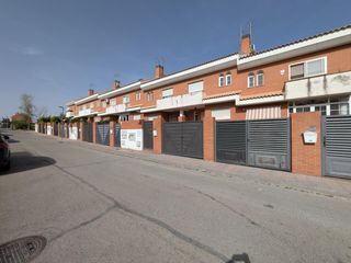 Casa adossada a Villalbilla Pueblo. Chalet adosado urb. el mirador en villalbilla
