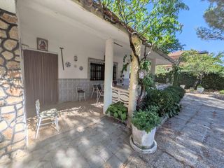 Chalet in Pioz. Chalet independiente con piscina y gran parcela en pioz