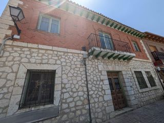 Semi detached house in Corpa. Casa en corpa