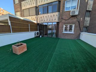Zweistöckige Wohnung in Estación-Parque O´Donnell. Edificio hexagono, conectividad y el centro a tu alcance