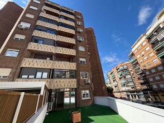 Zweistöckige Wohnung in Estación-Parque O´Donnell. Edificio hexagono, conectividad y el centro a tu alcance