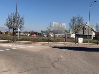 Wohngrundstück in La Paloma-Asfain. Parcela terciaria comercial en ubicación estratégica  azuqueca d