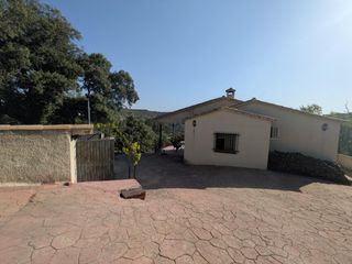Chalet in Hontoba. Chalet en urbanizacion los manantiales de hontoba guadalajara