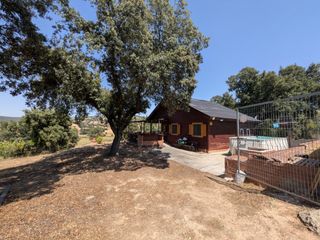 Chalet à Fuentenovilla. Casa de madera, en urbanizacíon privada.