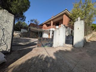 Chalet in Loranca de Tajuña. Chalet independiente en loranca de tajuña