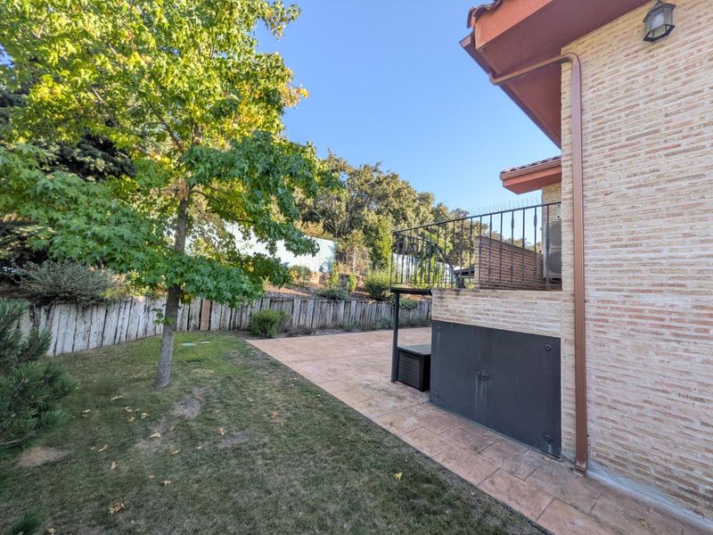 Foto 899d2689-7ebc-4e2d-baf6-5c1ed66dca4a. Chalet venta chalet urbanizacion sotolargo. en Valdeaveruelo