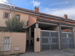 Casa aparellada a Pioz