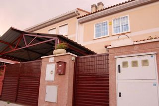 Casa a schiera in Valverde de Alcalá. Chalet adosado en valverde de alcalá