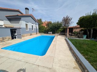 Chalet à Pioz. Chalet independente con piscina
