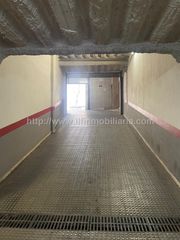 Aparcament cotxe a Arxiduc. Parking en plaza alexander fleming