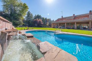 Chalet à Campo de Mijas. Ciudalcampo: 2.600m2 de parcela con 630m2 de vivienda. cuidado j