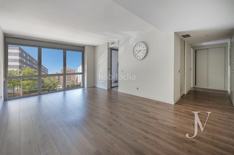 Foto 428a9ded-6543-49a5-b2a7-18158b90a898. Piso puerta de hierro: edificio del 2015, zonas comunes, piscina, padel, gym, 3 dormitorios con 2 baños, garaje, trasetro en Madrid