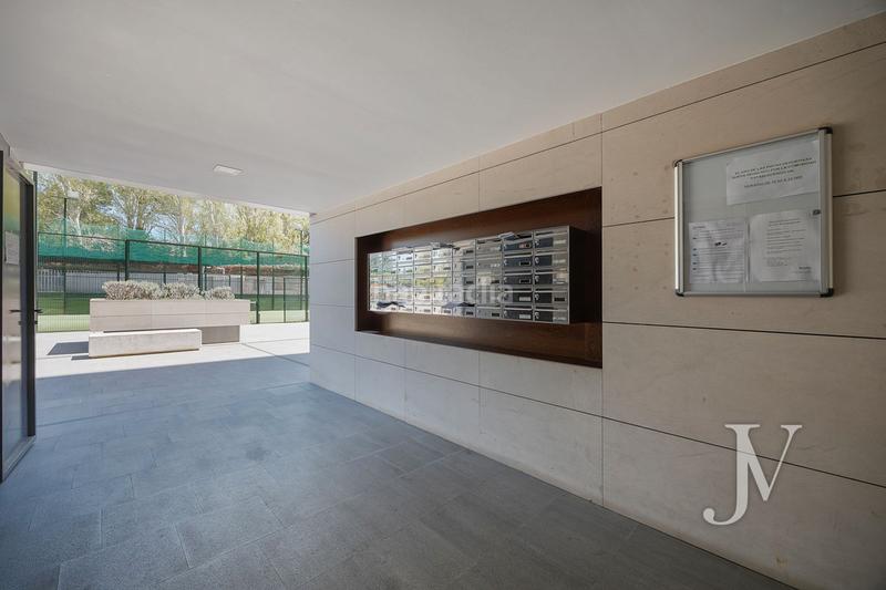 Foto 54357e68-28bf-4aad-8d62-c2a8e710833f. Piso puerta de hierro: edificio del 2015, zonas comunes, piscina, padel, gym, 3 dormitorios con 2 baños, garaje, trasetro en Madrid