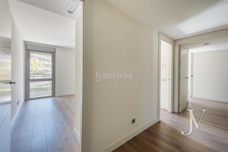 Foto 8f2839ef-ba55-4374-bc11-73bef1ad99a0. Piso puerta de hierro: edificio del 2015, zonas comunes, piscina, padel, gym, 3 dormitorios con 2 baños, garaje, trasetro en Madrid