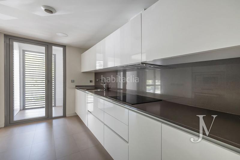 Foto a2d9355a-b3d8-4e64-b4be-7b44b906a450. Piso puerta de hierro: edificio del 2015, zonas comunes, piscina, padel, gym, 3 dormitorios con 2 baños, garaje, trasetro en Madrid