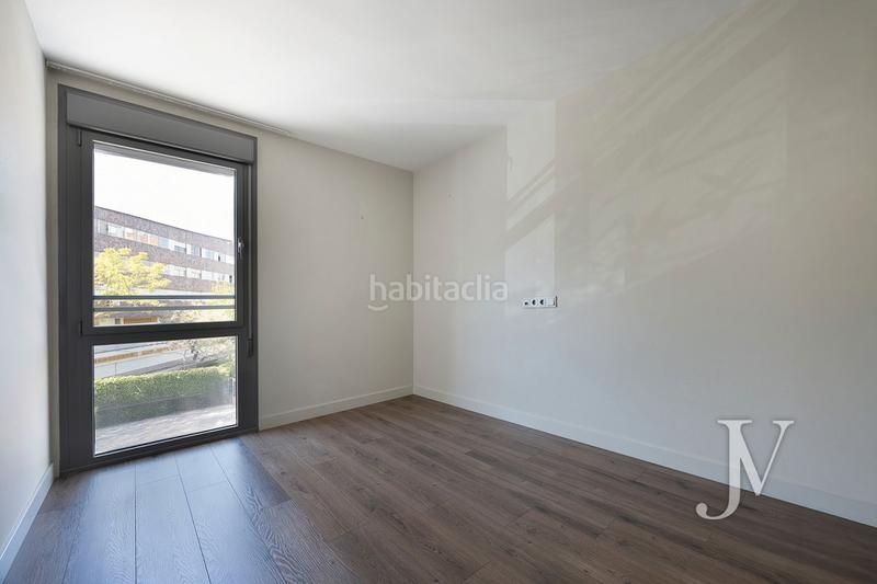 Foto a5ac28ae-f9a4-4b7c-82a1-bd0f0989759e. Piso puerta de hierro: edificio del 2015, zonas comunes, piscina, padel, gym, 3 dormitorios con 2 baños, garaje, trasetro en Madrid