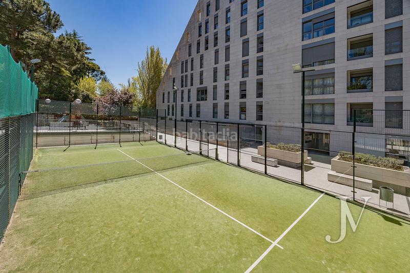 Foto b65bdb33-844a-48db-b16c-4bceecc3cb1a. Piso puerta de hierro: edificio del 2015, zonas comunes, piscina, padel, gym, 3 dormitorios con 2 baños, garaje, trasetro en Madrid