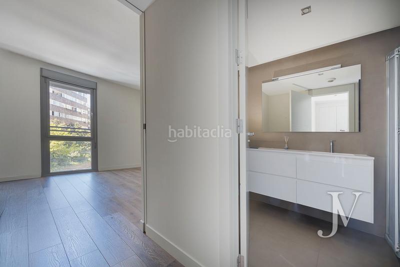 Foto dc5d1056-8184-411b-a518-8acf7e4f9f9a. Piso puerta de hierro: edificio del 2015, zonas comunes, piscina, padel, gym, 3 dormitorios con 2 baños, garaje, trasetro en Madrid