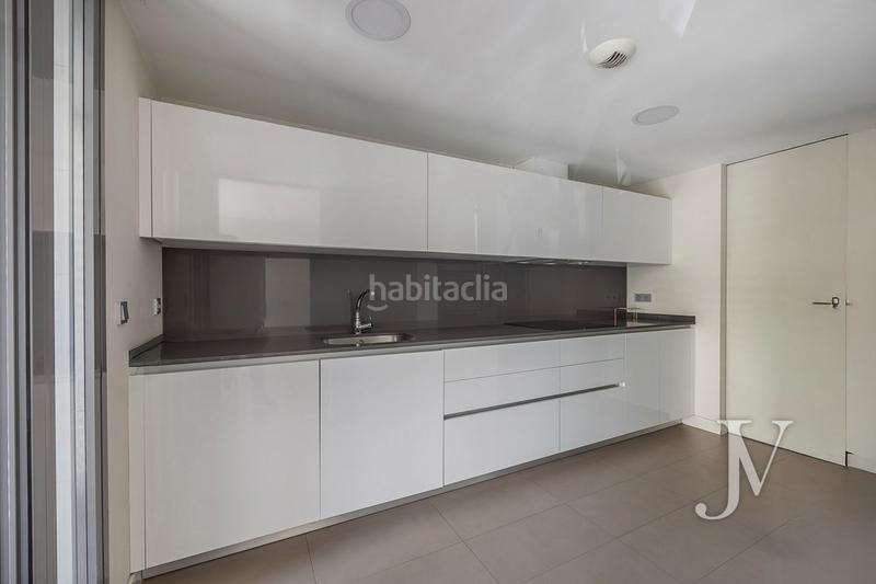 Foto f3422c13-12c0-4f2f-b8c9-5192a9ae5c77. Piso puerta de hierro: edificio del 2015, zonas comunes, piscina, padel, gym, 3 dormitorios con 2 baños, garaje, trasetro en Madrid