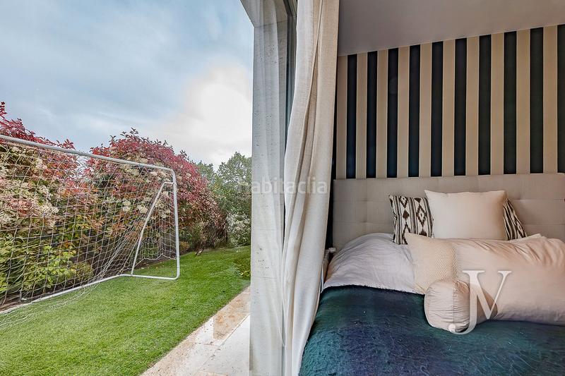 Foto 019bc32a-b874-4bc1-87c8-c62cf1457f28. Xalet amb xemeneia calefacció aparcament piscina a Madrid