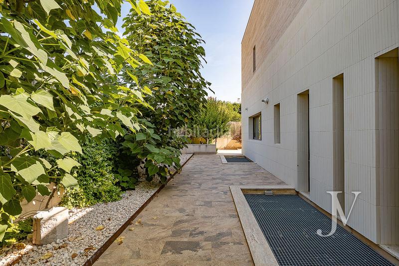 Foto 06c03de2-3148-4136-a982-69703f080b16. Xalet amb xemeneia calefacció aparcament piscina a Madrid