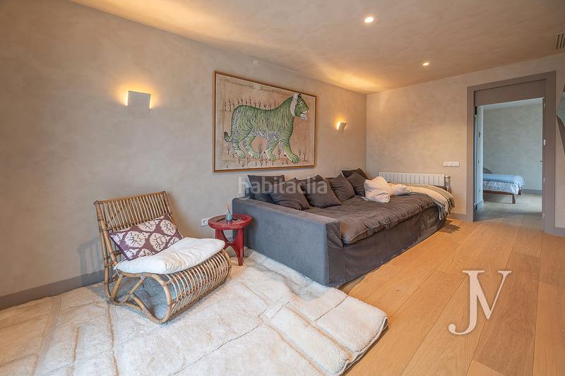 Foto 23f7a47a-3dd3-4deb-8a15-0ad5df065369. Xalet amb xemeneia calefacció aparcament piscina a Madrid