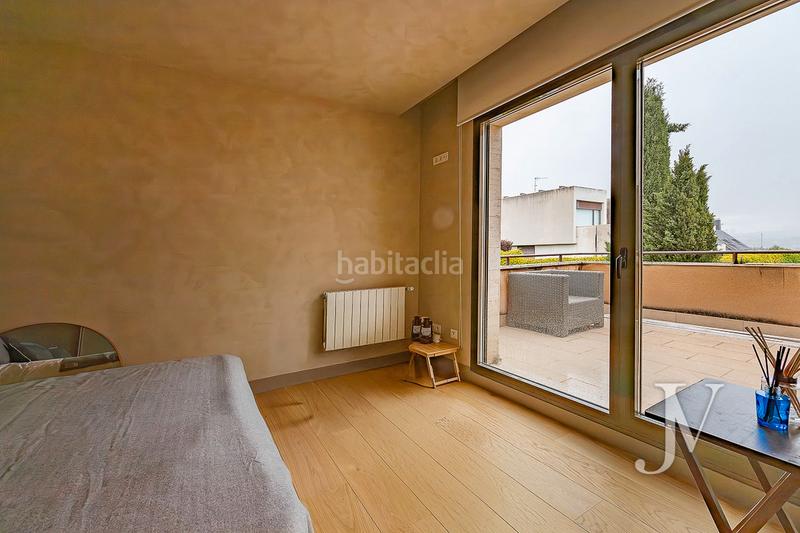 Foto 3ba47b6d-155b-4c7d-8f8b-0e685aac3820. Xalet amb xemeneia calefacció aparcament piscina a Madrid