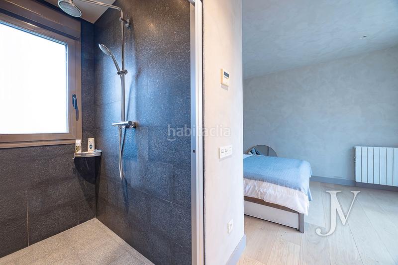 Foto 514a55d1-5a9b-494f-a1ef-0f80d7a3a7a0. Xalet amb xemeneia calefacció aparcament piscina a Madrid