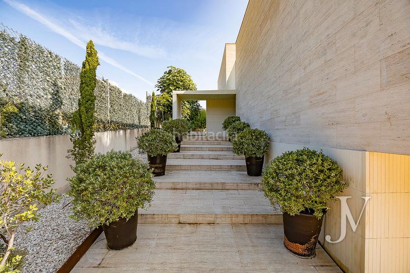 Foto 54d11927-8640-42a4-9948-a4f0fc8d96dc. Xalet amb xemeneia calefacció aparcament piscina a Madrid