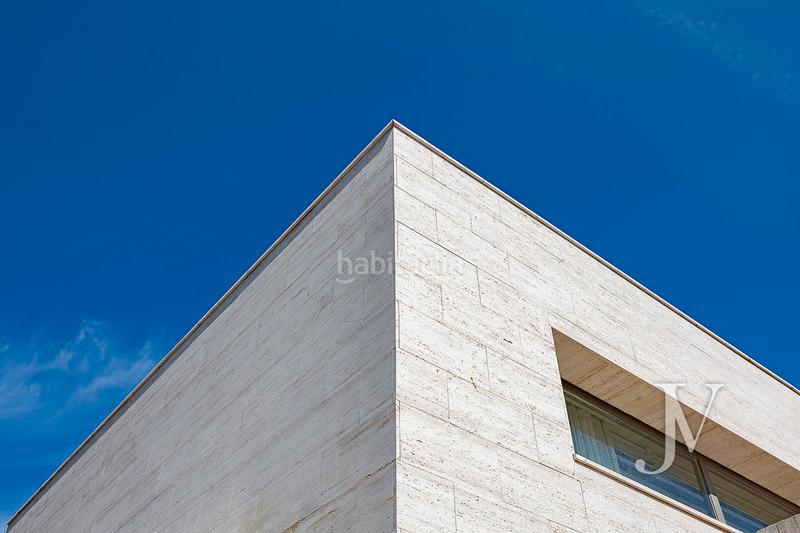 Foto 59371365-3080-45b2-abfa-3a89de6b34da. Xalet amb xemeneia calefacció aparcament piscina a Madrid