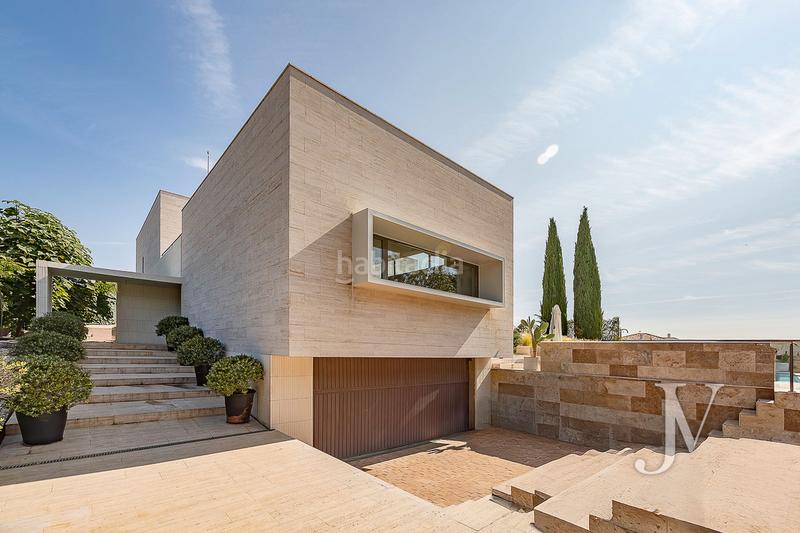 Foto 7926223e-be6d-4745-9f7b-bd3e578e73a9. Xalet amb xemeneia calefacció aparcament piscina a Madrid