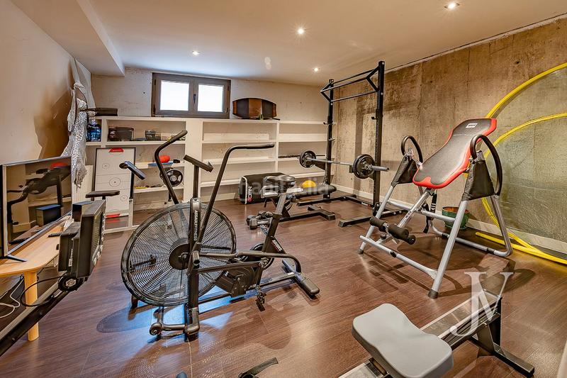 Foto 8960369e-f04c-416f-a646-731b024df8b5. Xalet amb xemeneia calefacció aparcament piscina a Madrid