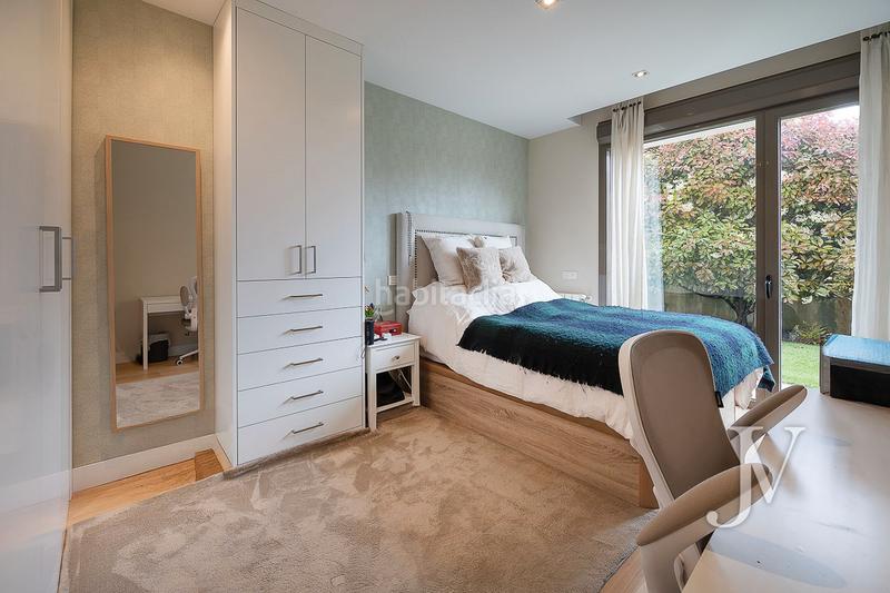 Foto c3abd32c-286c-4f71-aa1f-c281926e685b. Xalet amb xemeneia calefacció aparcament piscina a Madrid