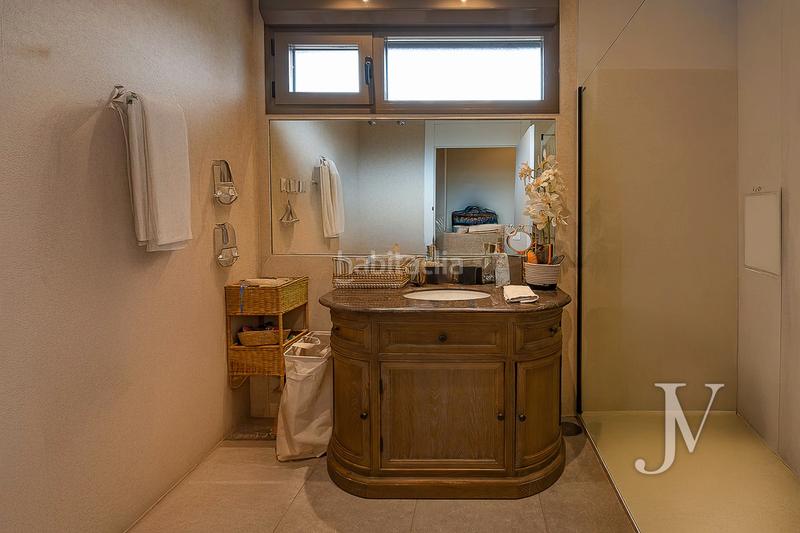 Foto ddb556e6-d71d-4a70-9939-a76572574822. Xalet amb xemeneia calefacció aparcament piscina a Madrid