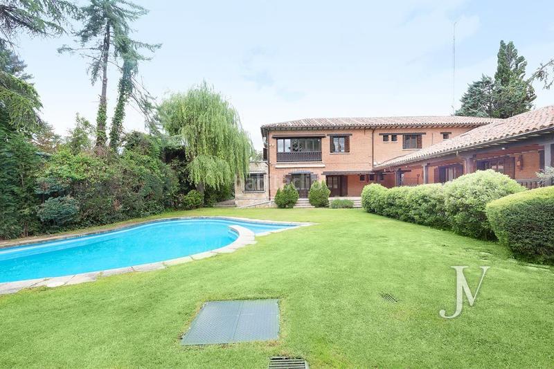 Foto a2b3828d-fad1-4ec7-abfd-062c5ae18773. Miete chalet mit heizung parking pool in Ciudad Universitaria Madrid