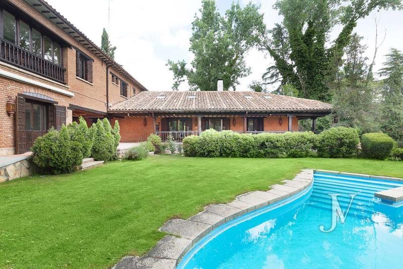 Foto d2ef2d35-b983-421b-9f05-3da66ec2fb4c. Rent chalet with heating parking pool in Ciudad Universitaria Madrid