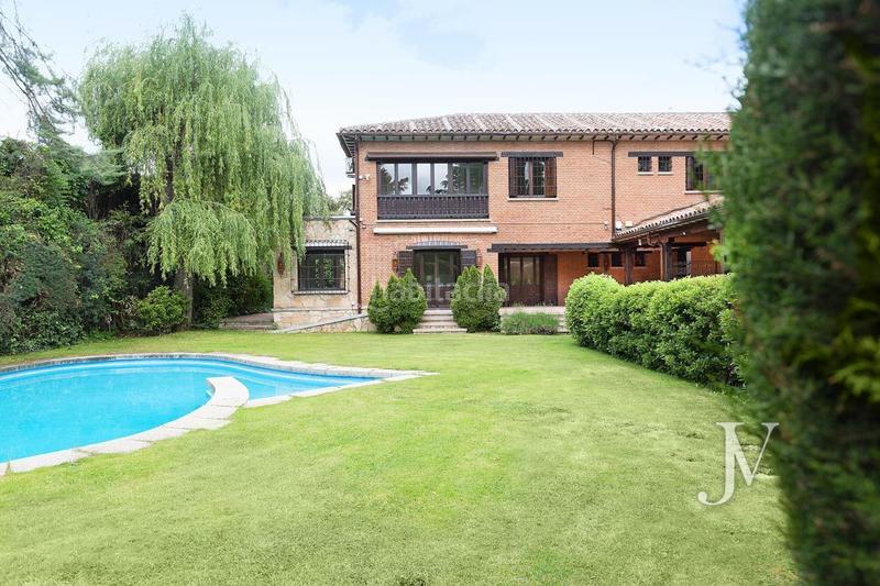 Foto b2571d44-60b7-4801-9592-d3c252a16638. Lloguer xalet amb calefacció aparcament piscina a Madrid