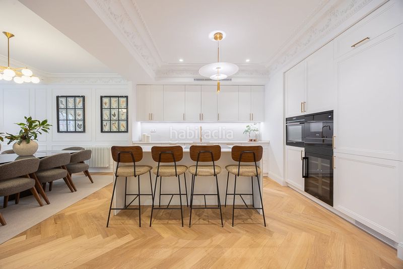 Foto 1a222a07-8b8e-45f0-942e-ca75532a8785. Pis amb calefacció a Castellana Madrid