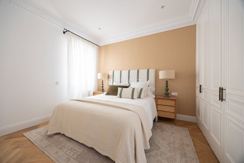 Foto ad63cfdb-8b7c-4b0e-8ed5-516f66472c8d. Pis amb calefacció a Castellana Madrid