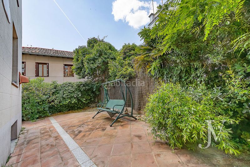 Chalet en glorieta de fuentidueñas 6 chalet independiente en la colonia del retiro, barrio Niño Jesús, a 10 minutos caminando del parque del retiro en Madrid - Imagen 3