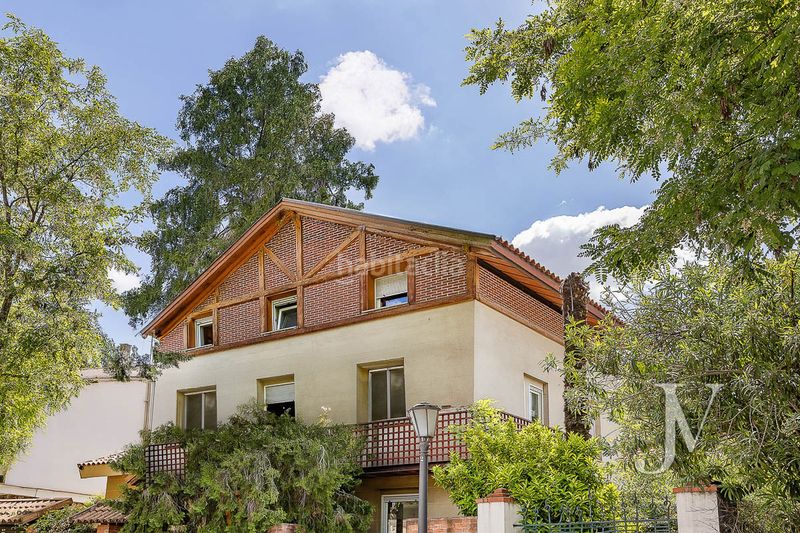 Chalet en glorieta de fuentidueñas 6 chalet independiente en la colonia del retiro, barrio Niño Jesús, a 10 minutos caminando del parque del retiro en Madrid