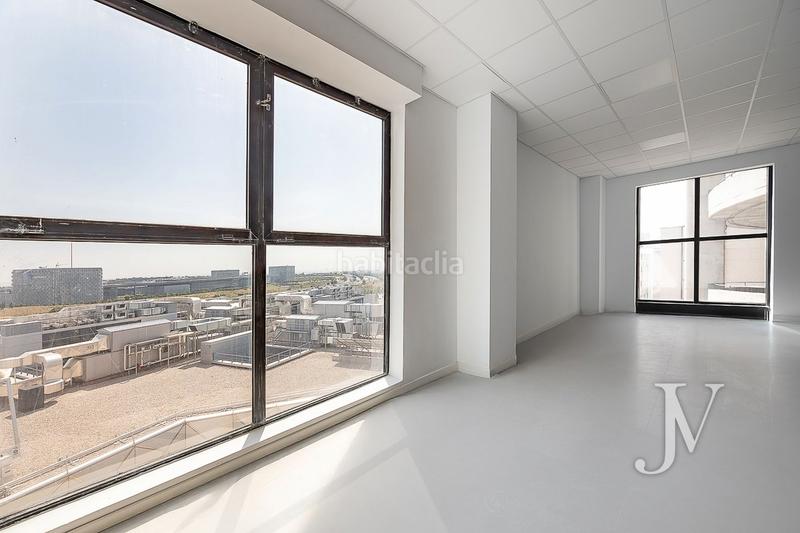 Foto 00dbf3ad-7f76-4e21-9c4e-11c794829205. Office space with heating parking in Las Tablas Madrid