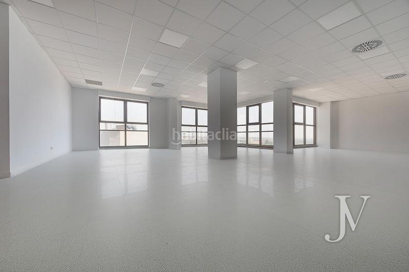 Foto 08cfaed1-4173-4957-a13b-1388fb8439cc. Office space with heating parking in Las Tablas Madrid