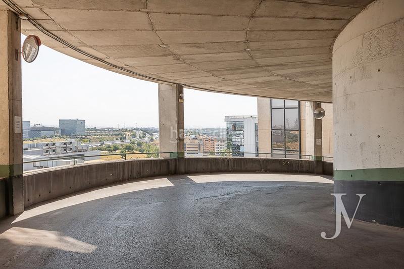 Foto 6f30462f-5fbb-4bf8-95b4-4b821d95d529. Office space with heating parking in Las Tablas Madrid